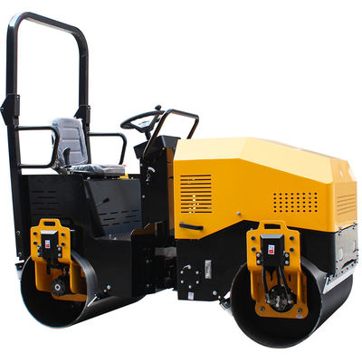 Μίνι Asphalt Road Roller Machine 2 τόνων κινητήρας ντίζελ και υδραυλικά χαρακτηριστικά δονητικού
