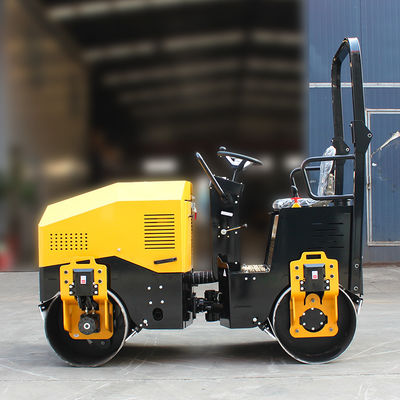 Μίνι Asphalt Road Roller Machine 2 τόνων κινητήρας ντίζελ και υδραυλικά χαρακτηριστικά δονητικού