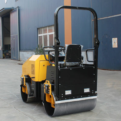 Μίνι Asphalt Road Roller Machine 2 τόνων κινητήρας ντίζελ και υδραυλικά χαρακτηριστικά δονητικού
