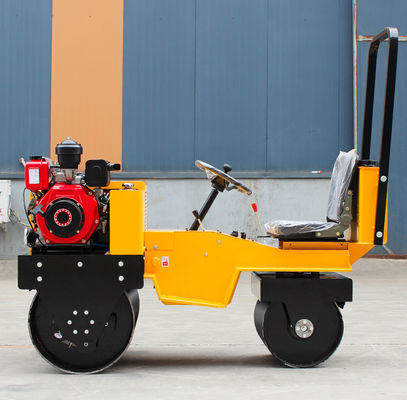 Δοκιμαστικός κυλίνδρος 0,6 τόνων Mini Double Drum Ride-On Road Roller με κινητήρα CF178/R180