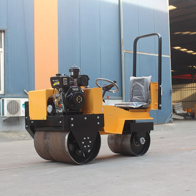 Δοκιμαστικός κυλίνδρος 0,6 τόνων Mini Double Drum Ride-On Road Roller με κινητήρα CF178/R180