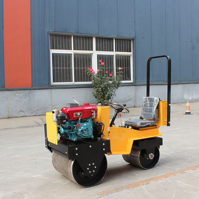 Δοκιμαστικός κυλίνδρος 0,6 τόνων Mini Double Drum Ride-On Road Roller με κινητήρα CF178/R180