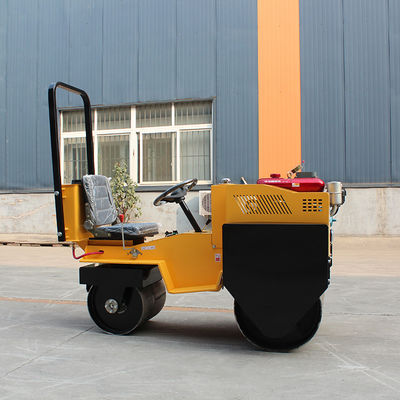 Δοκιμαστικός κυλίνδρος 0,6 τόνων Mini Double Drum Ride-On Road Roller με κινητήρα CF178/R180