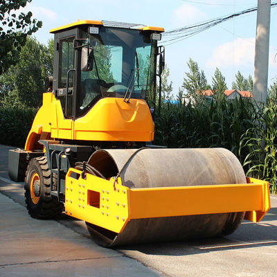 Οδήγηση σε δονητικό μονό τύμπανο 6000 kg Asphalt Γη οδικοί κυλίνδροι για την τοποθέτηση του άσφαλτου